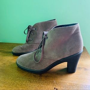 Aerosoles Ruffalo Wing Suede Comfort Booties 11